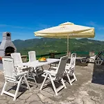 펜션 4 Bedroom Cozy In Podstene