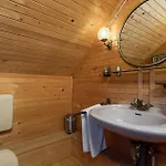 펜션 4 Bedroom Cozy In Podstene