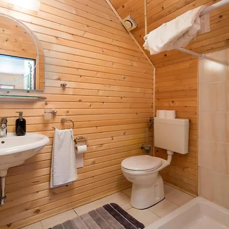 4 Bedroom Cozy In Vakantiehuis *