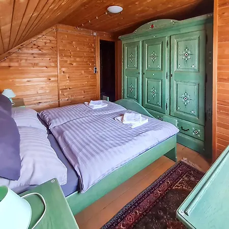 4 Bedroom Cozy In Vakantiehuis Podstene